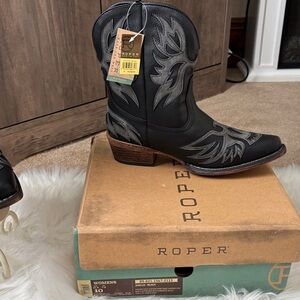 Roper Black Ankle Western Booties with Gray Embroidery